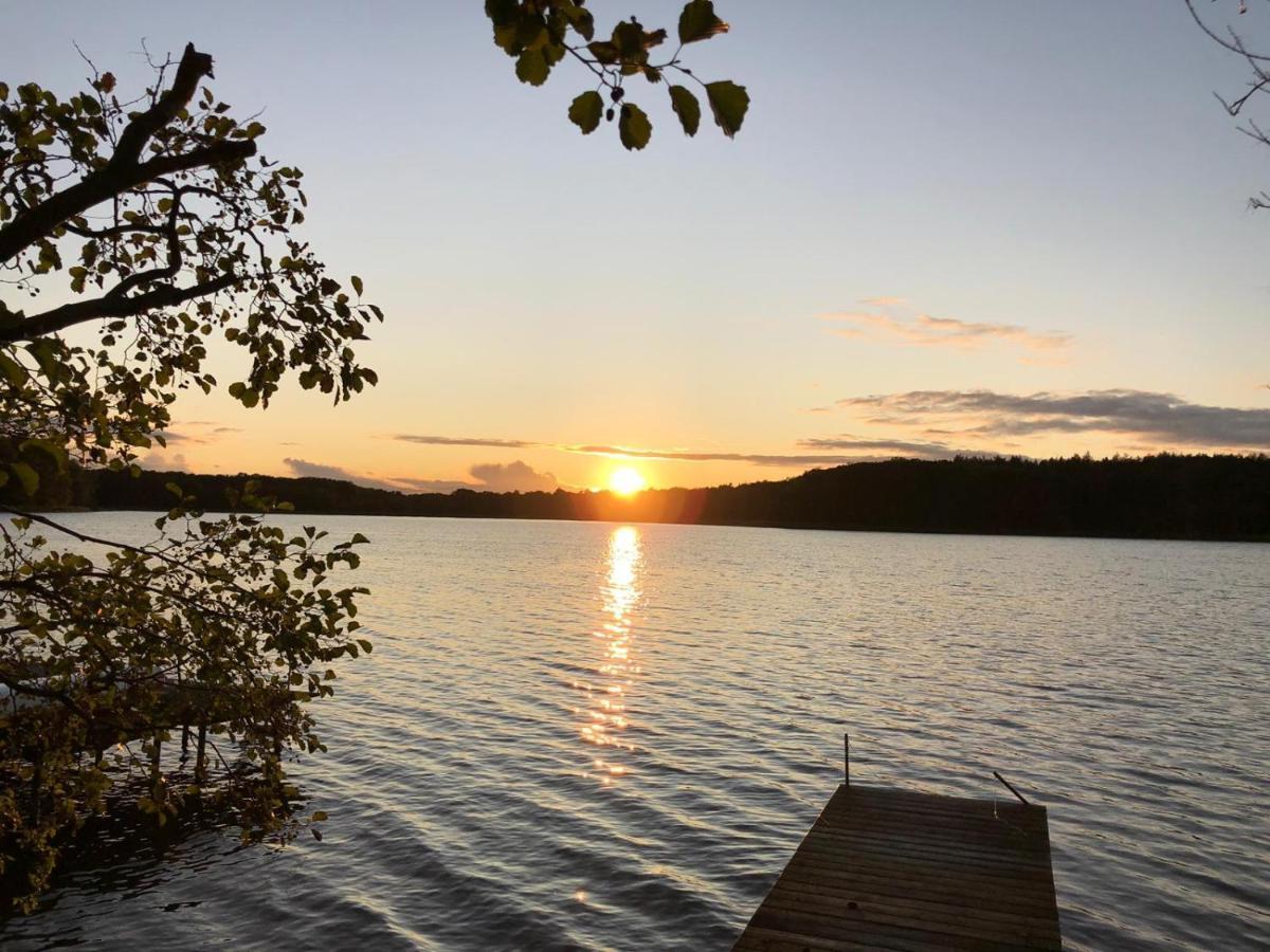 Ferienhaus Reetdach 1300Qm Privatgrundstueck Bootssteg Sauna Templin Luebbesee Uckermark Erholung Pur Seenplatte Petersdorf  ภายนอก รูปภาพ
